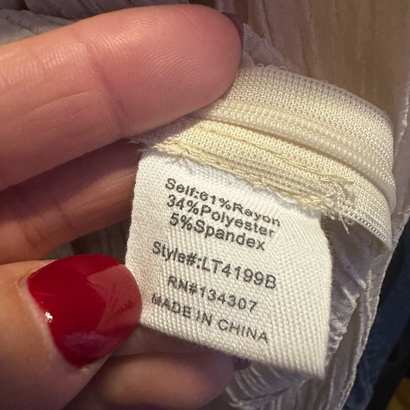 Line & Dot blouse - Picture 6 of 7